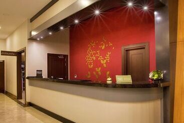 هتل Hilton Garden Inn Kocaeli Sekerpinar