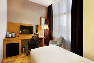 هتل Hilton Garden Inn Kocaeli Sekerpinar