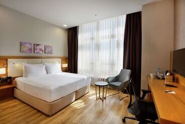 هتل Hilton Garden Inn Kocaeli Sekerpinar
