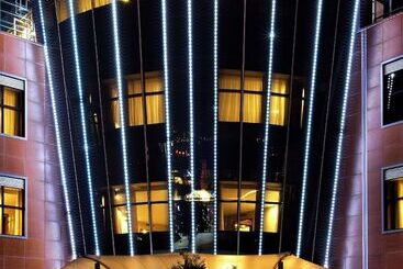 هتل Hilton Garden Inn Kocaeli Sekerpinar