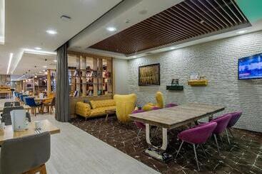 هتل Holiday Inn Antalya   Lara, An Ihg