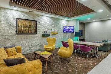 هتل Holiday Inn Antalya   Lara, An Ihg