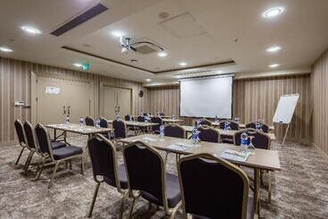 هتل Holiday Inn Antalya   Lara, An Ihg