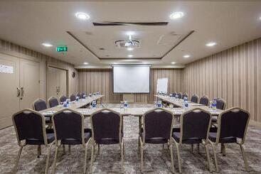 هتل Holiday Inn Antalya   Lara, An Ihg