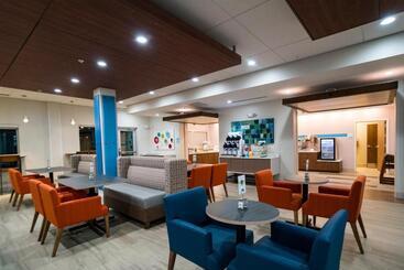 هتل Holiday Inn Express & Suites   Southaven Central   Memphis, An Ihg