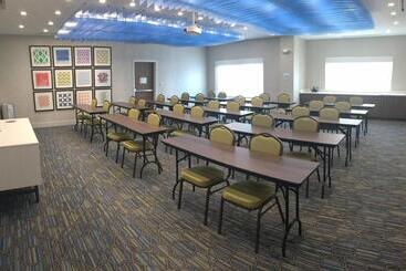 هتل Holiday Inn Express & Suites   Southaven Central   Memphis, An Ihg