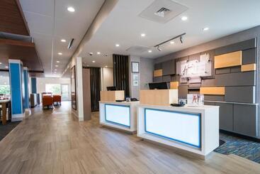 هتل Holiday Inn Express & Suites   Southaven Central   Memphis, An Ihg