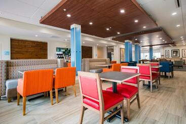 هتل Holiday Inn Express & Suites   Southaven Central   Memphis, An Ihg