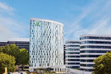 هتل Holiday Inn Hamburg   City Nord, An Ihg