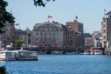 هتل Holiday Inn Hamburg   City Nord, An Ihg
