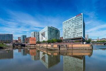 هتل Holiday Inn Hamburg   City Nord, An Ihg