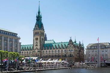 هتل Holiday Inn Hamburg   City Nord, An Ihg