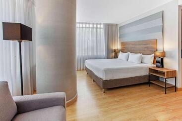 هتل La Quinta By Wyndham Medellin