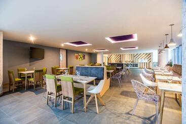 هتل La Quinta By Wyndham Medellin