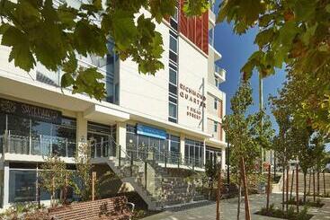 هتل Nautica Residences Fremantle