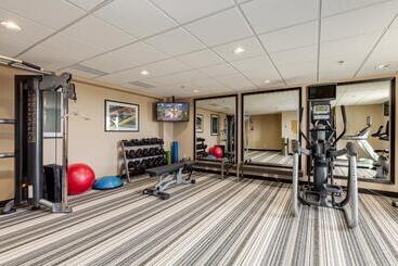هتل Park Inn By Radisson, Calgary Airport North, Ab