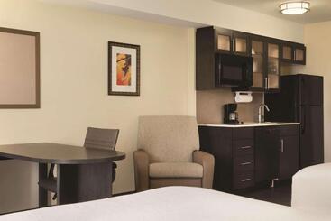 هتل Park Inn By Radisson, Calgary Airport North, Ab
