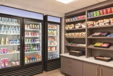 هتل Park Inn By Radisson, Calgary Airport North, Ab