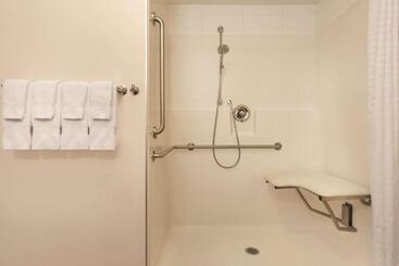 هتل Park Inn By Radisson, Calgary Airport North, Ab