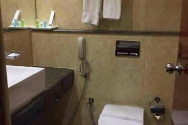 هتل Quality Inn Airport
