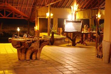 هتل Tipilikwani Mara Camp