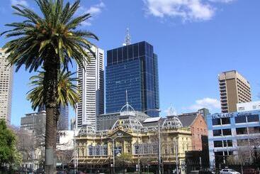 Oaks Melbourne Southbank Suites