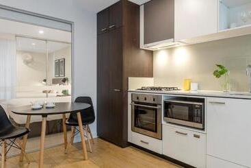 Oaks Melbourne Southbank Suites