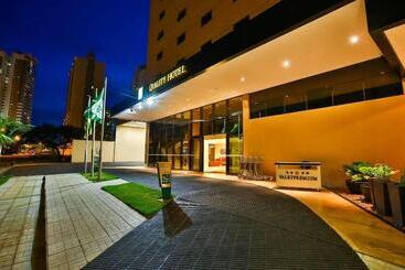 Quality Hotel Flamboyant