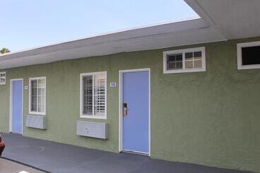 Town House Motel