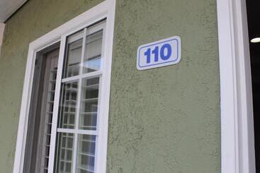 Town House Motel
