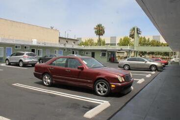 Town House Motel