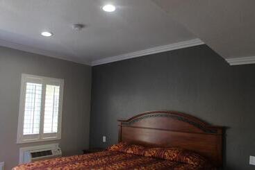 Town House Motel