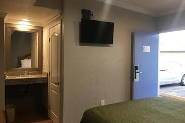 Town House Motel