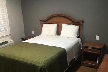 Town House Motel