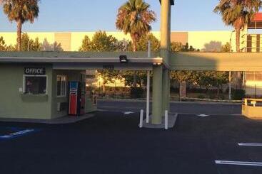 Town House Motel