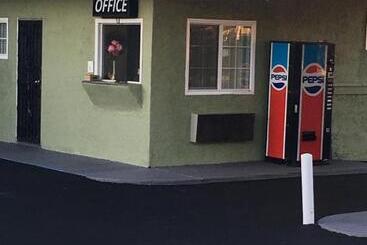 Town House Motel