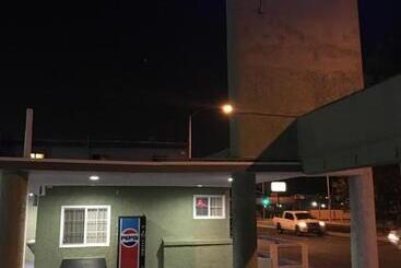 Town House Motel