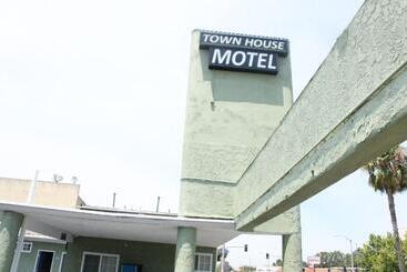 Town House Motel