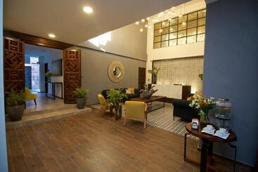 هتل Boutique Casa Loreta