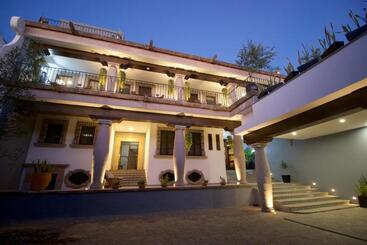 هتل Boutique Casa Loreta