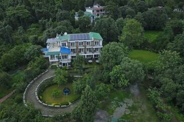 فندق Chirping Hills Resort,bhimtal