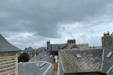 هتل La Tour Aux Crabes