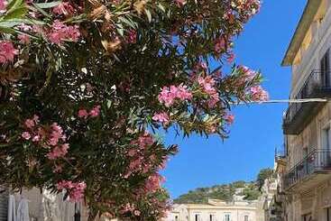 هتل Roccaseta Dimore Siciliane