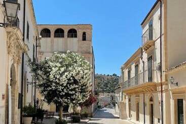 هتل Roccaseta Dimore Siciliane