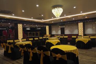 هتل Aavas Inn