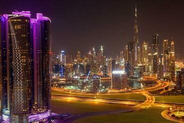 Quill Residence At Paramount Towers 3 Br Creek View