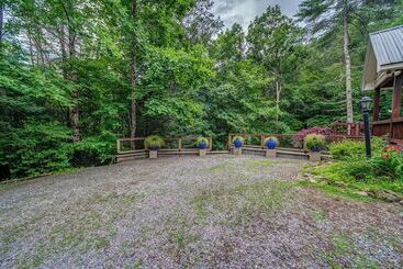 Bear Track Falls Retreat Mtn. Getaway!