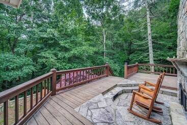 Bear Track Falls Retreat Mtn. Getaway!