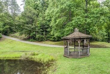Bear Track Falls Retreat Mtn. Getaway!