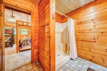 Bear Track Falls Retreat Mtn. Getaway!